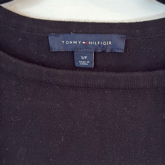 ๐ค Tommy Hilfiger Boat Neck Lightweight Sweater - Picture 2 of 5